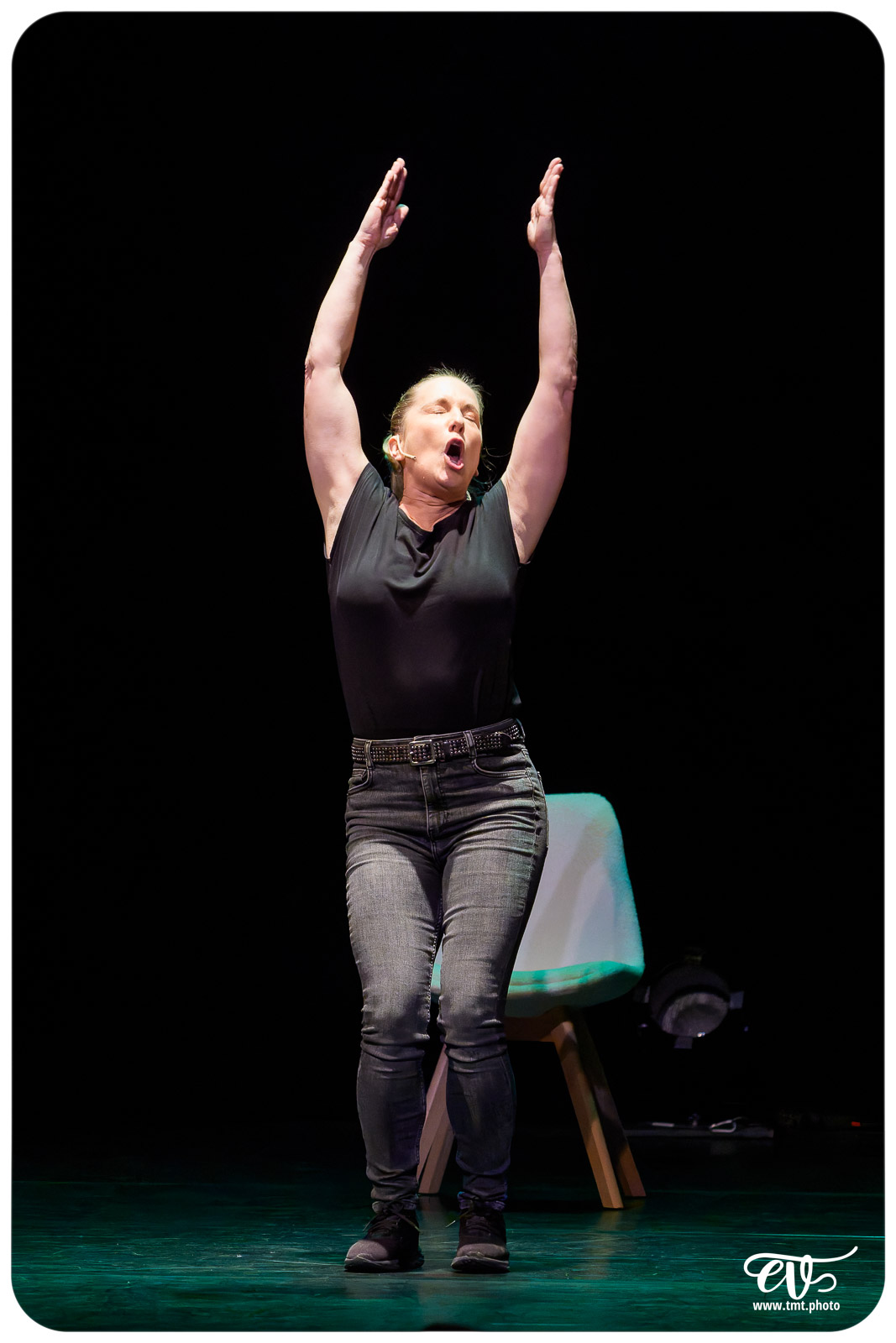 LES CHATOUILLES OU LA DANSE DE LA COLÈRE (ANDRÉA BESCOND)